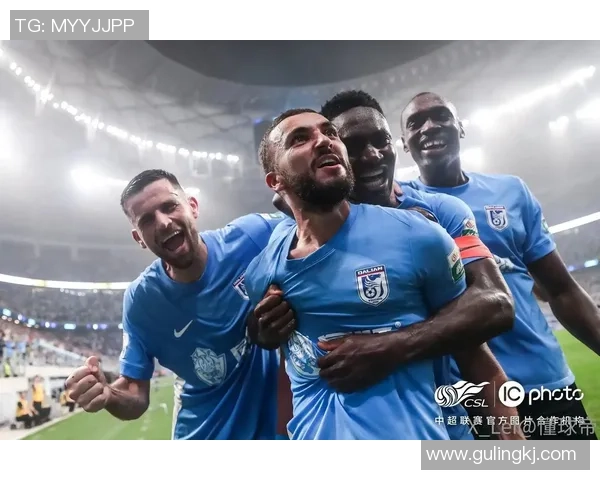 四大足球巨星同框合照展现传奇魅力 足球历史上的经典时刻重现眼前 四大足球巨星同框合照展现传奇魅力 足球历史上的经典时刻重现眼前