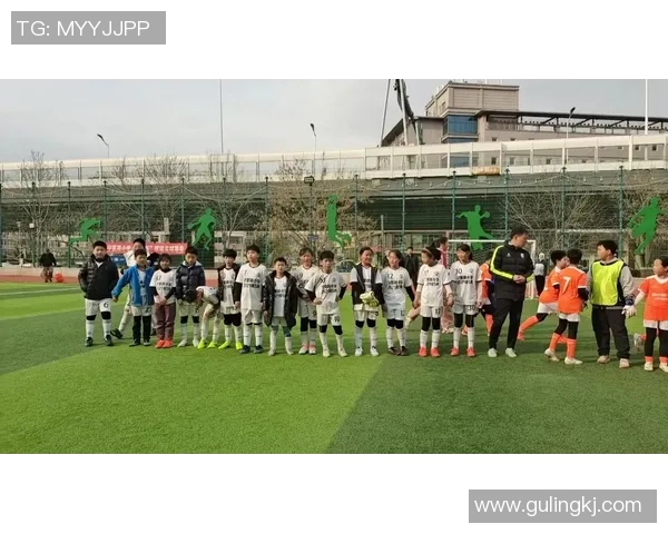 哪些足球球星活跃在抖音平台分享生活与训练瞬间揭秘 哪些足球球星活跃在抖音平台分享生活与训练瞬间揭秘