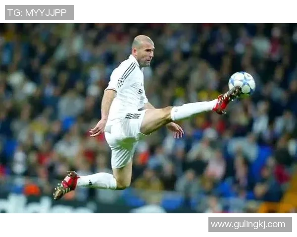 复古小牛皮足球的传奇球星与他的荣耀时刻揭秘 复古小牛皮足球的传奇球星与他的荣耀时刻揭秘